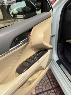 Xe Toyota Camry 2.0Q 2022